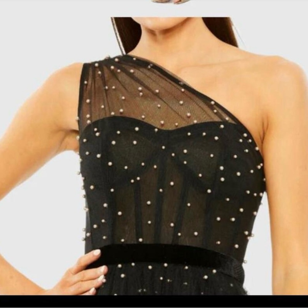 Mac Duggal Black and Silver Asymmetrical One-Shoulder Gown